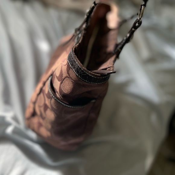 Coach shoulder bag, previously loved. Good condition - Picture 3 of 6